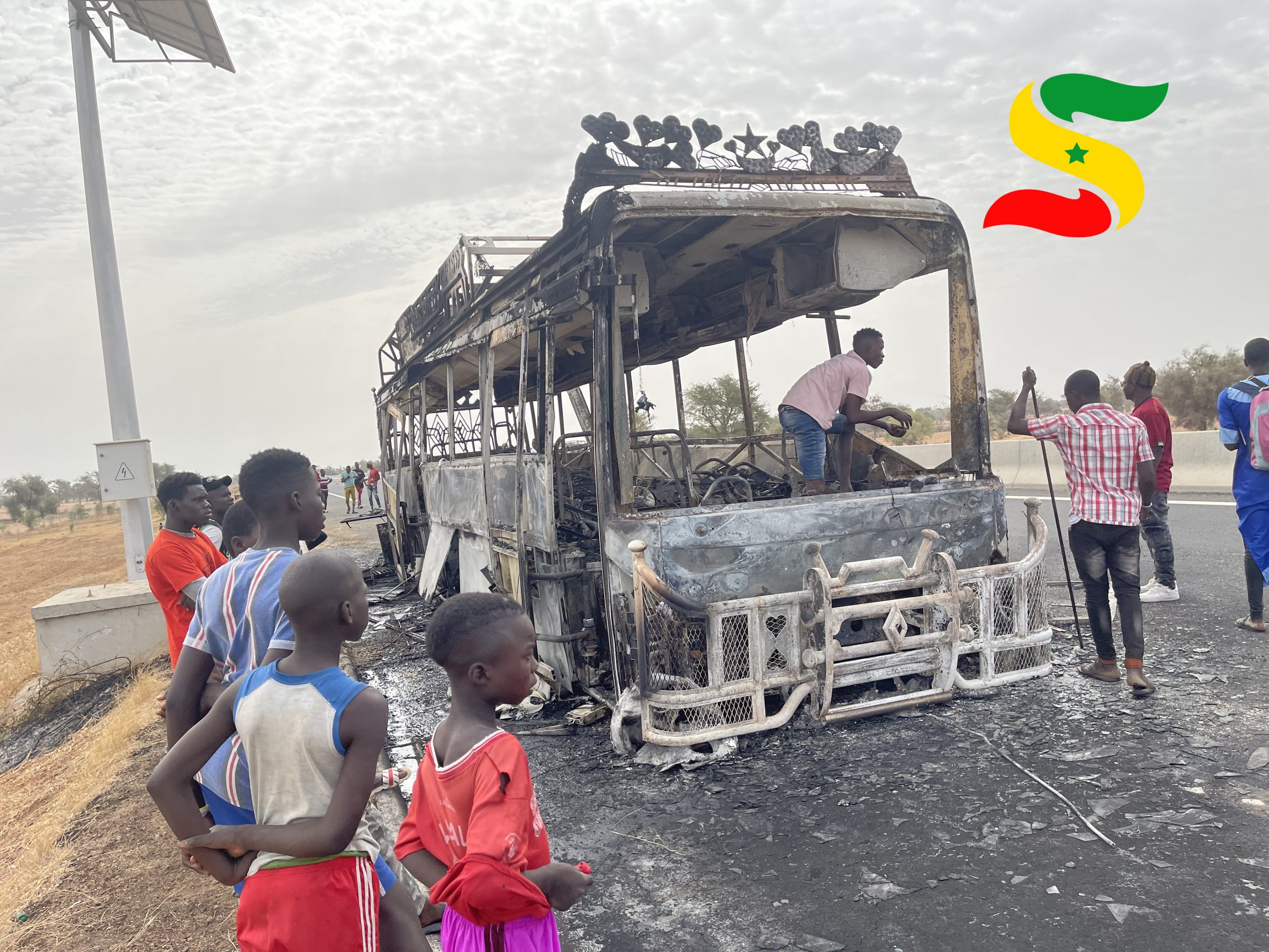 Un bus prend feu et brule complètement sur l’autoroute ILA Touba