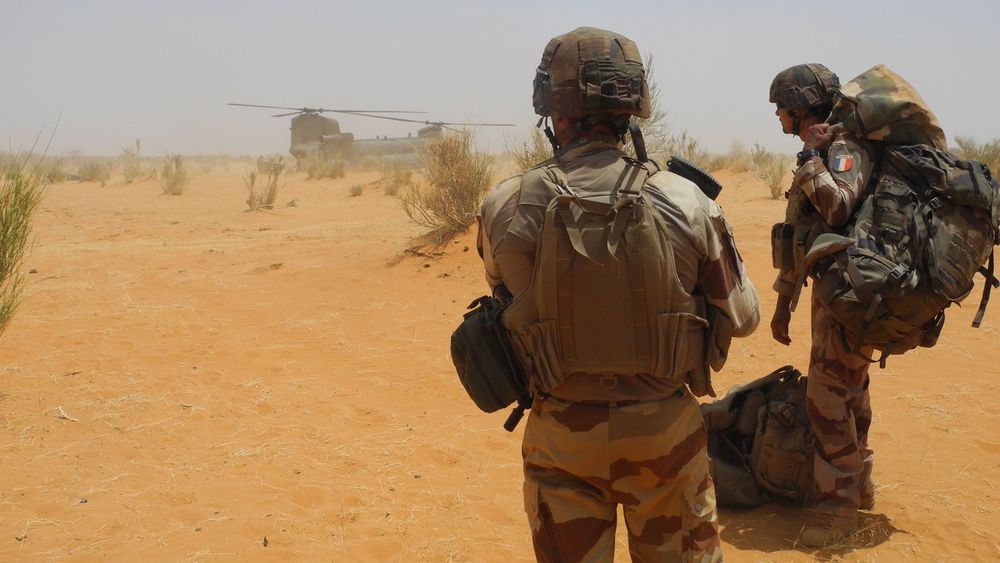 une arrestation suivie d’une libération immédiate de deux soldats Français au Mali.