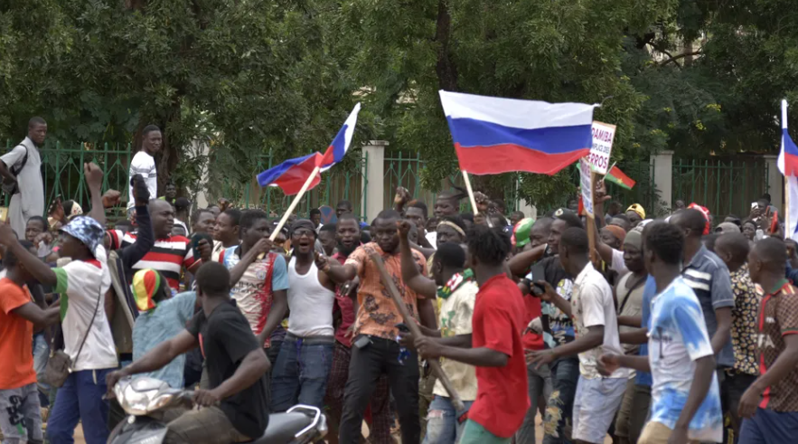 Le Burkina Faso dénonce la France et souhaite une coopération avec la Russie.